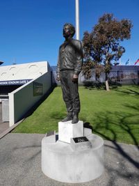 멜버른 앨버트 파크의 레이크사이드 스타디움 옆에 있는 피터 노먼 동상