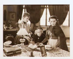 왼쪽부터: 엘레나 드 오르가스, 콘수엘로 게레로 데 루나, 토바르, 영화 Resurrección (1943)