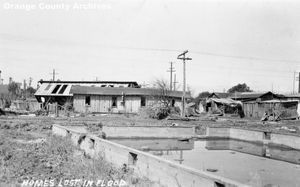 라 호야, 플라센티아, 1938년 산타 아나 강 홍수 이후 멕시코인이 주로 거주하는 콜로니아