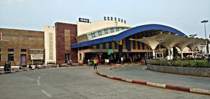 솔라푸르 기차역 정문