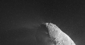 딥 임팩트가 촬영한 하틀리 2 혜성의 클로즈업 사진.
