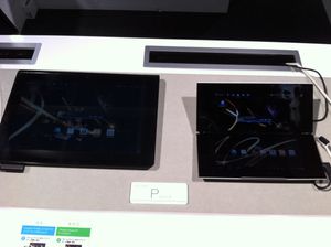 Tablet S (왼쪽) 및 Tablet P (오른쪽) 전시