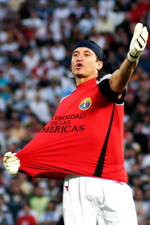 니콜라스 페리치는 2004년 우니베르시다드 데 콘셉시온에서 골을 넣었다.