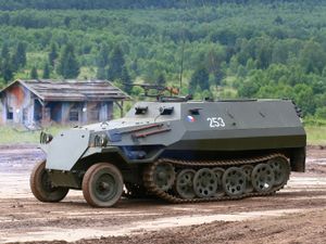 Tatra OT-810 - 슬로바키아의 Podpolianske strojárne Detva 사에서 생산한 Sd.Kfz. 251의 체코슬로바키아 전후 버전.