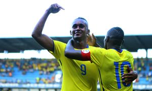 에콰도르 대표팀 경기에서 골을 넣고 자축하는 마르티네스, 상대는 파나마.