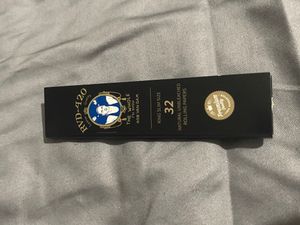 롭 밴 댐(Rob Van Dam)이 판매하는 RVDCBD의 롤링 페이퍼 책자