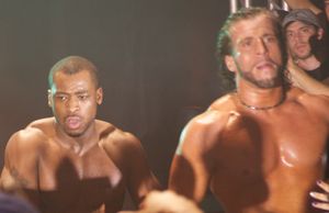 2012년 올 나이트 익스프레스로 활동하는 킹(왼쪽)과 레트 타이투스