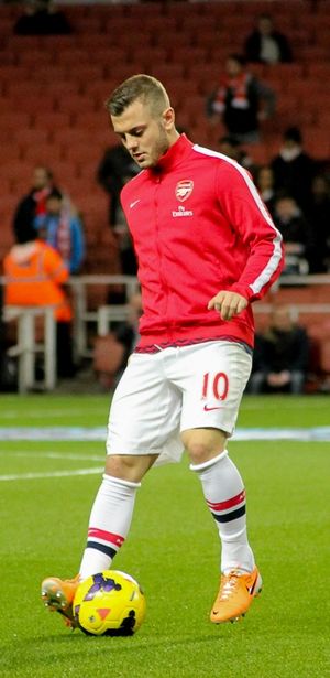 윌셔가 2014년 아스널에서 몸을 풀고 있다