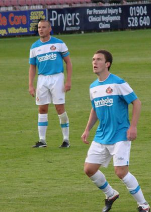 캐터몰(왼쪽)이 2011년 선덜랜드에서 크레이그 가드너(오른쪽)와 함께 뛰고 있다