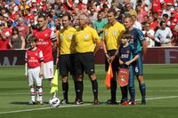 캐터몰(오른쪽)이 2012년 8월 아스널과의 경기에 앞서 프리 매치 사진을 찍고 있다