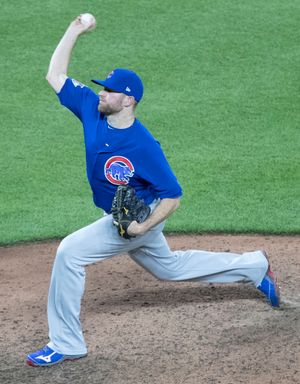 시카고 컵스에서 투구하는 데이비스