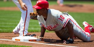 베이스로 슬라이딩하는 피에르