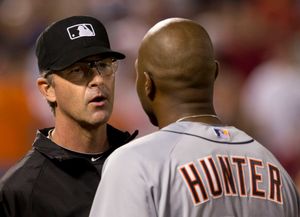 2014년 5월 12일 볼티모어에서 발생한 다툼 이후 헌터와 심판 폴 노어트