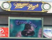 "트레버 타임"은 브루어스에서도 계속되었다.