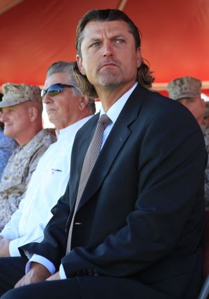 2018년 해병대 항공 기지 미라마에서 호프만. 그의 아버지는 해병대에서 복무했다.