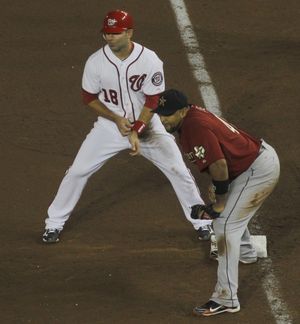  9월 9일의 경기 모습. 앞쪽의 1루수가 애스트로스의 카를로스 리, 뒤쪽 주자가 내셔널스의 대니 에스피노사