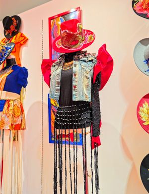 AKINO가 직접 제작한 라이브 의상