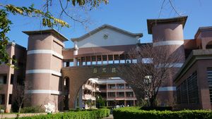 타이중 시립 신서 고급중학교의 징쓰러우