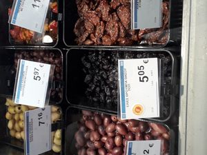 슈퍼마켓에서 판매 중인 스루마 올리브