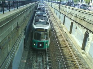 킨키 차량 Type 7이 운행 중인 MBTA 그린 라인