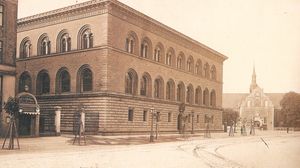 홀멘스 카날 17번지에 위치한 국립은행의 두 번째 건물