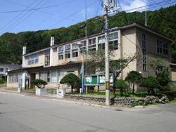 오쿠시리정청 (1955년에 지어진 구청사)