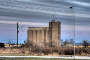 에슬뢰브의 사일로 옆에 건설된 사일로