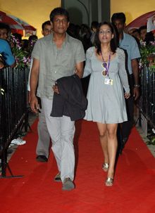 제41회 인도 국제 영화제에 참석한 아딜 후세인과 프리얀카 보스