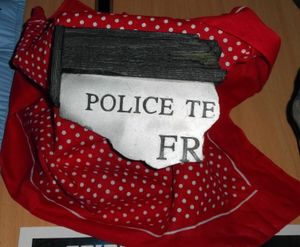 이 에피소드 마지막에 사용된 TARDIS 조각 소품, 전시 중.