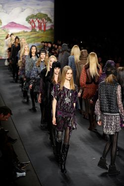 수이의 2010년 겨울 쇼 중 모델 퍼레이드