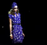 칼리 클로스가 2011년 9월 애나 수이 쇼 런웨이에 섰다