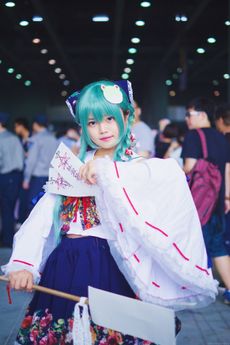 코스프레를 하는 해외 코스플레이어의 코치야 사나에