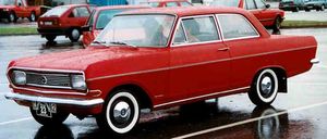 오펠 레코드 B 정측면