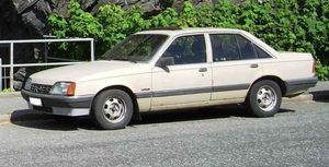 오펠 레코드 E2 정측면