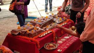 네팔 불교의 푸자에서 Navagrantha(네와르 불교에서 가장 신성한 아홉 개의 경전)를 숭배하고 있다.