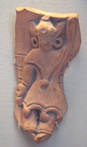 서양의 영향을 보여주는 도자기 인물상, 호탄 인근 요트칸, 서기 2-4세기