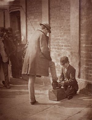 존 톰슨의 작품 독립 구두닦이, 1877.
