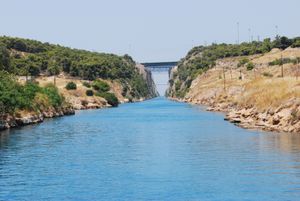 운하의 수면에서 본 모습