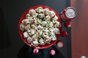 펠메니: 페름 코미족과 우드무르트족 사이에서 유래했을 가능성이 높다.