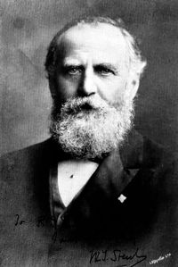 19세기 말 영국 탐사 보도 기자 윌리엄 토마스 스테드가 런던의 아동 매춘 문제를 다룬 여러 기사는 대중의 분노를 불러일으켰고, 결국 동의 연령을 16세로 상향 조정하는 결과를 낳았다.