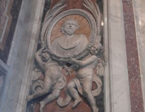 성 베드로 대성전에 대리석으로 묘사된 에바리스토 1세