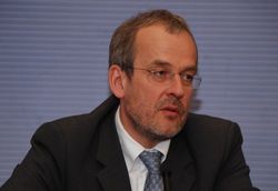 로베르츠 질레(Roberts Zīle, 2006~2011년 당 대표, 1997~2004년 정부 재직, 2006년과 2010년 총리 후보)