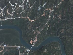 후베이성 윈양구 양시푸 근처 한강의 위성 사진