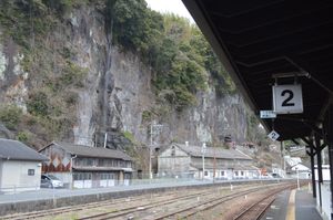 홈에서 바라본 "오치몬 폭포"