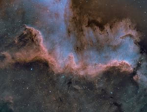 협대역 이중 필터로 촬영한 북아메리카 성운의 백조자리 벽