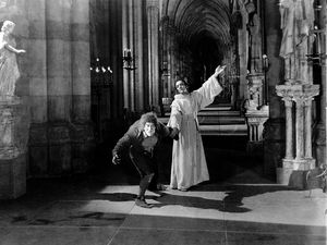 론 채니가 출연한 노트르담의 꼽추(1923)