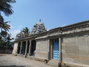 아가테스워 사원의 본당. 라젠드라 시대에 완공되었을 것으로 추정된다.