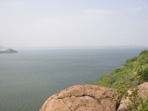 메투르 댐이 건설한 스탠리 저수지, 이 강에서 가장 큰 댐