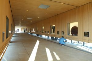 전시물을 보여주는 접근