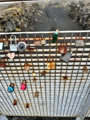  아이슬란드 유라시아/북아메리카 열곡에서 보이는 사랑의 자물쇠